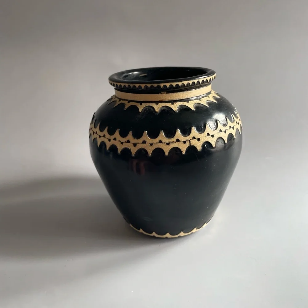 Vintage Mata Ortiz Sgraffito Pottery Vase with Etched Scallop Mexican Folkart